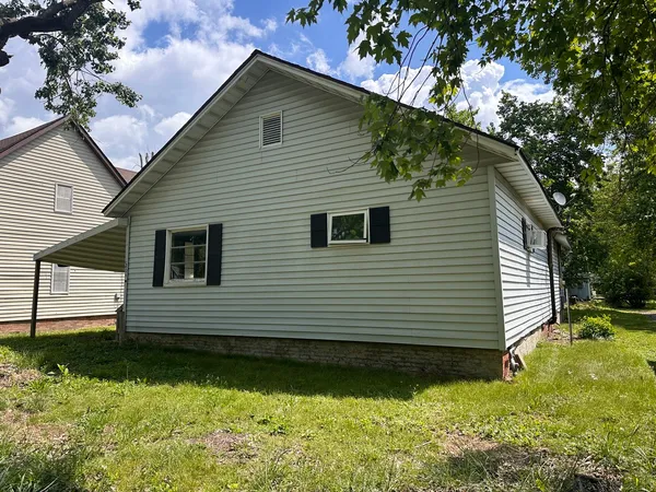 $24,900 | 204 South 10th Street, Herrin, IL 62948