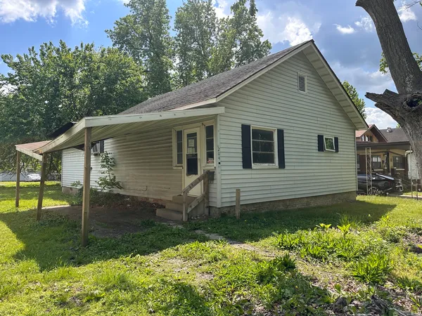 $24,900 | 204 South 10th Street, Herrin, IL 62948