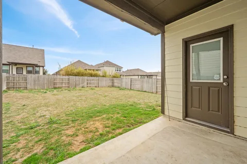 a view of back yard of the house