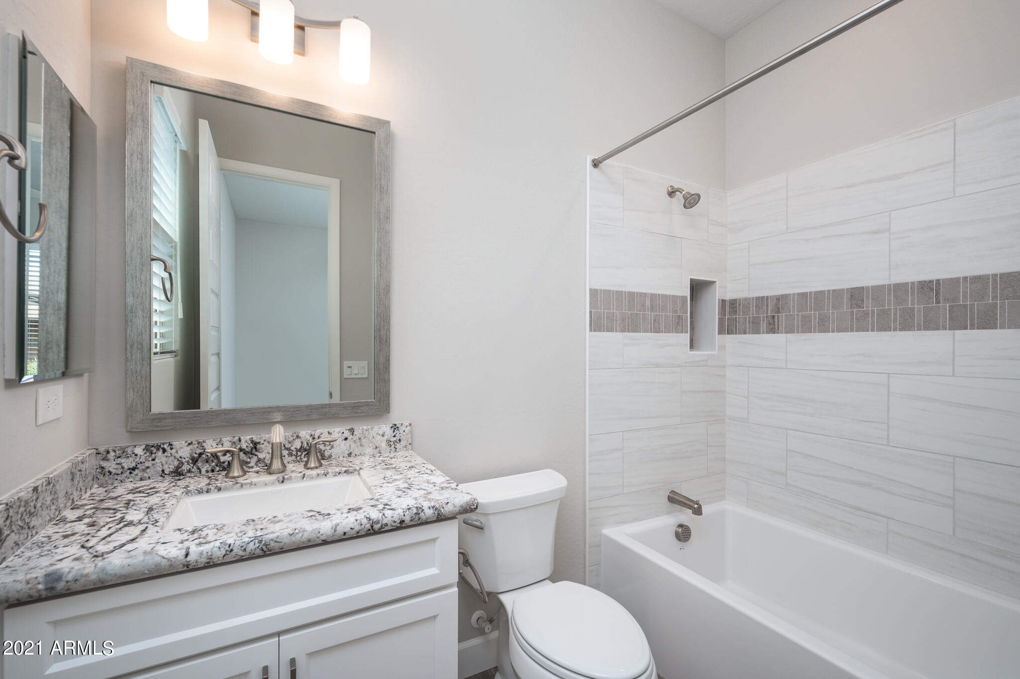 17841 East StockingTrail Rio Verde, AZ 85263 - Photo 33 of 59 2nd Bedroom Bathroom Suite