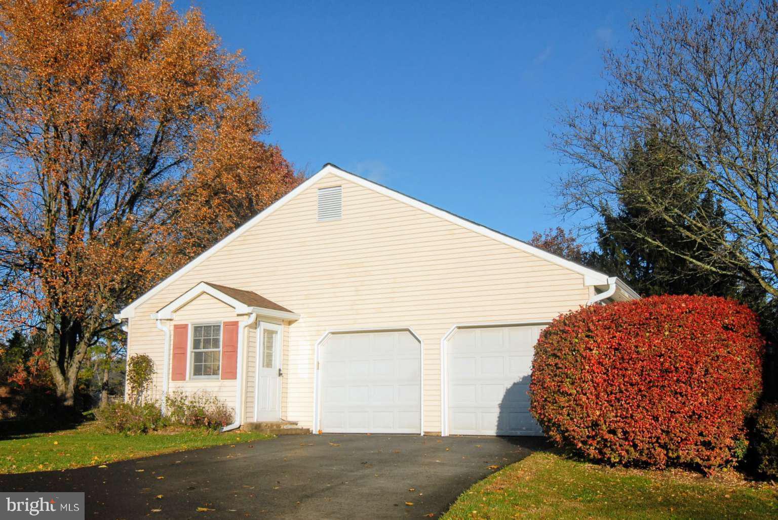174 Firethorn Road Newtown, PA 18940 - Photo 2 of 25