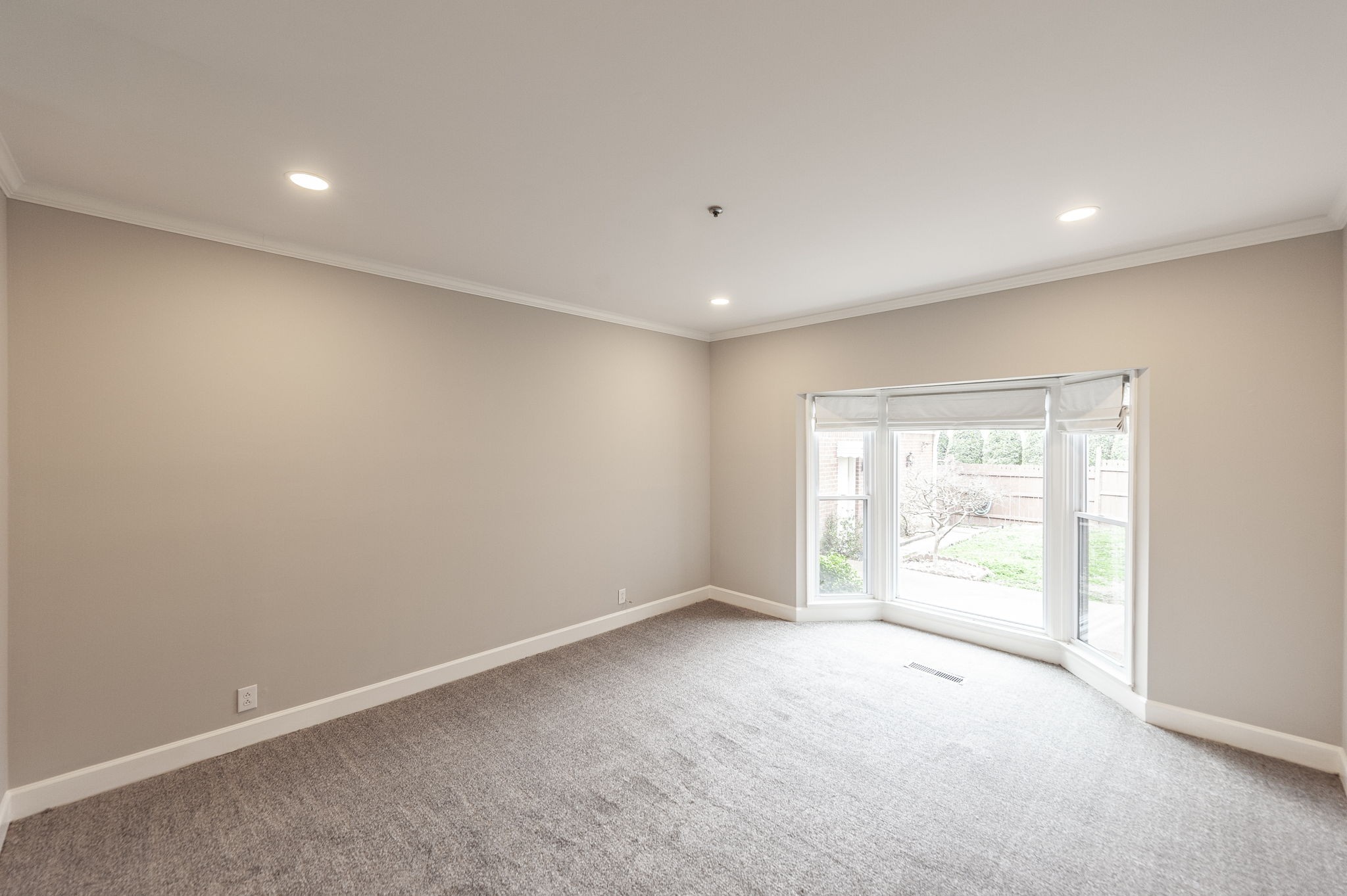 3 Wyndermere Road Hendersonville, TN 37075 - Photo 26 of 42 an empty room with a empty space and a window