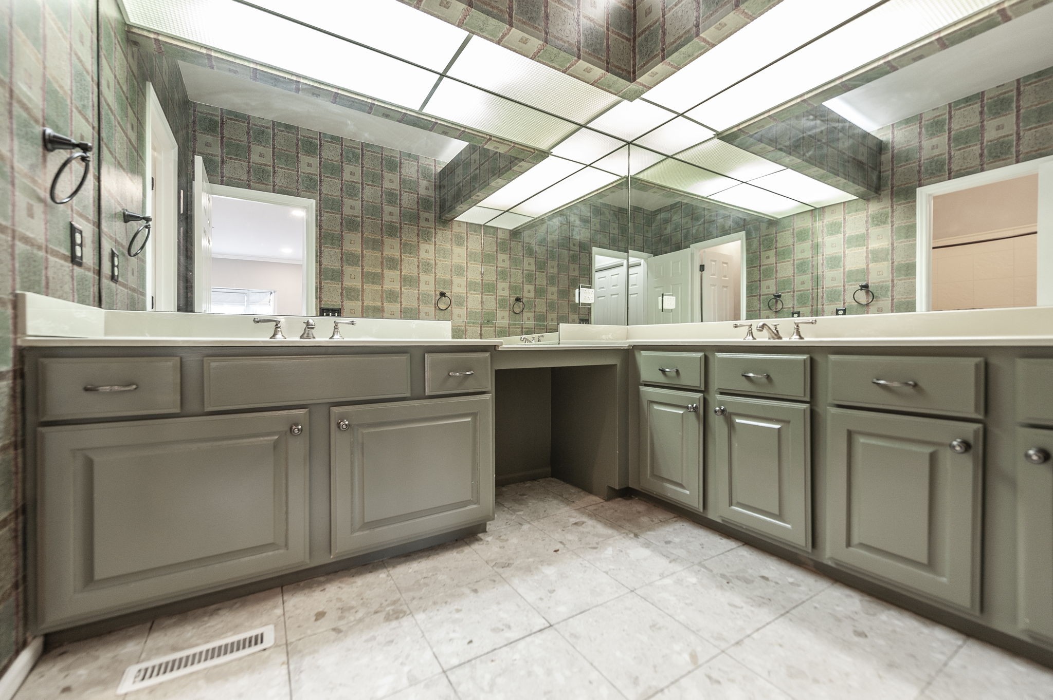 3 Wyndermere Road Hendersonville, TN 37075 - Photo 29 of 42 a kitchen with a sink and cabinets