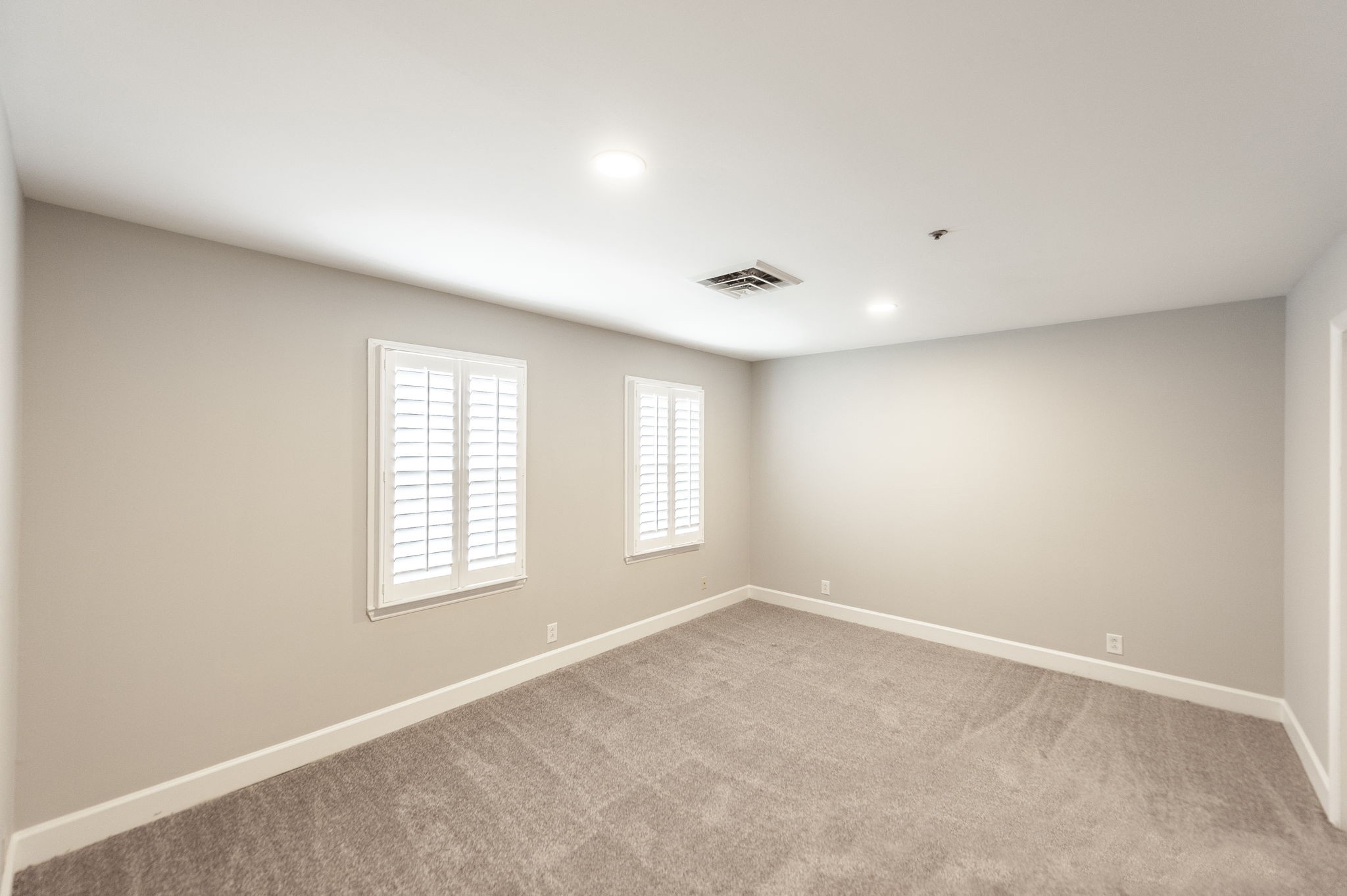 3 Wyndermere Road Hendersonville, TN 37075 - Photo 34 of 42 an empty room with windows