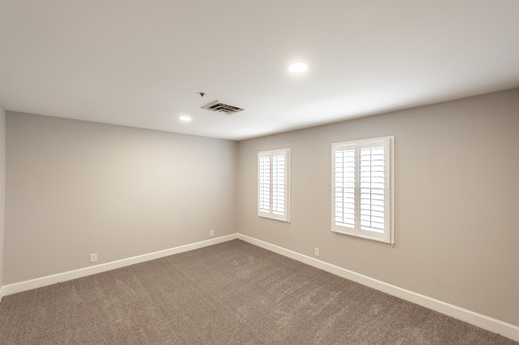 3 Wyndermere Road Hendersonville, TN 37075 - Photo 38 of 42 an empty room with windows