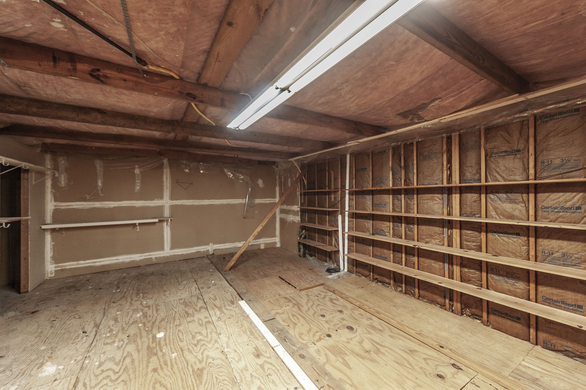 3 Wyndermere Road Hendersonville, TN 37075 - Photo 39 of 42 a view of an empty room with empty shelves