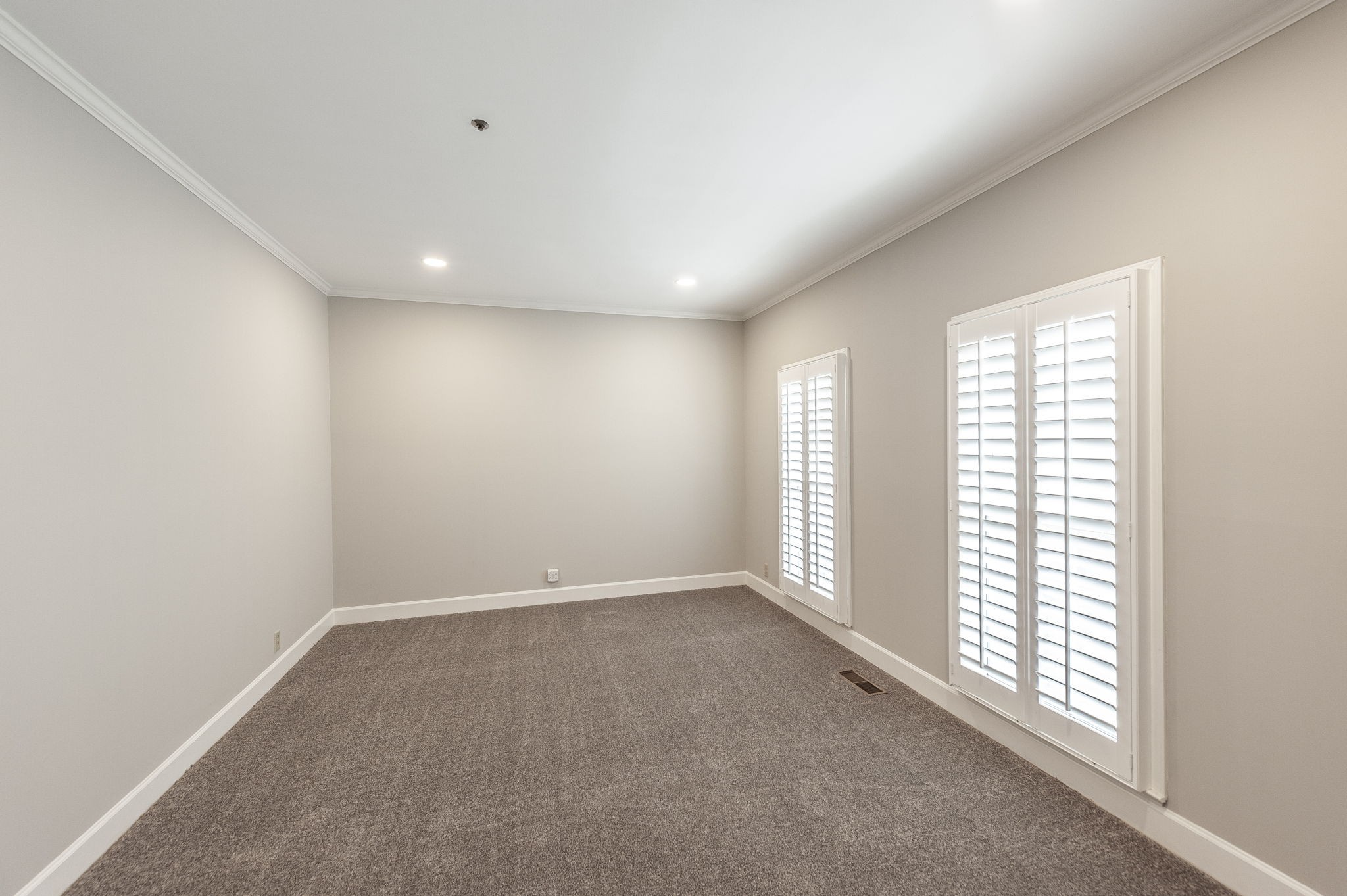 3 Wyndermere Road Hendersonville, TN 37075 - Photo 4 of 42 an empty room with windows