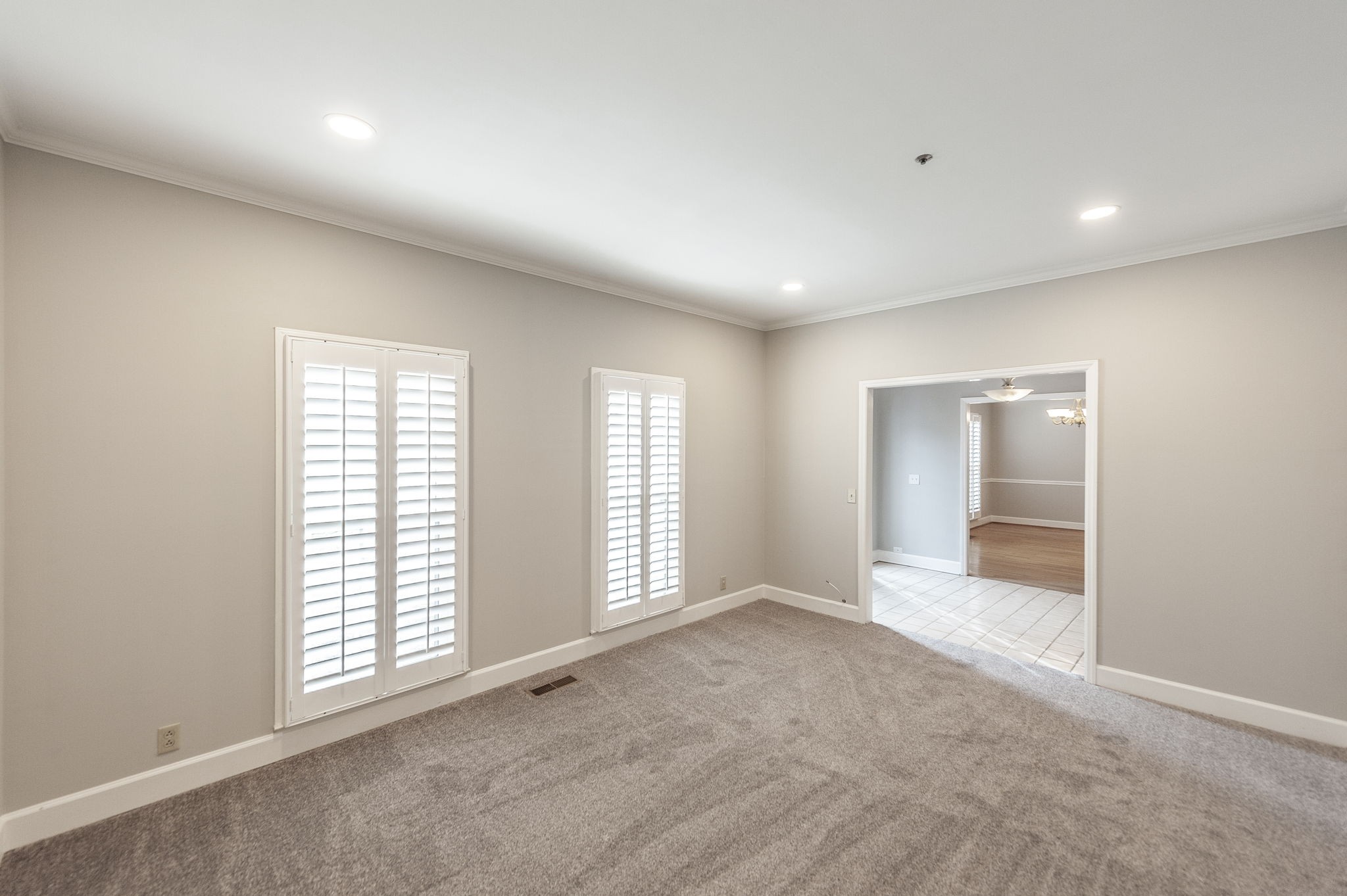 3 Wyndermere Road Hendersonville, TN 37075 - Photo 5 of 42 an empty room with windows and closet