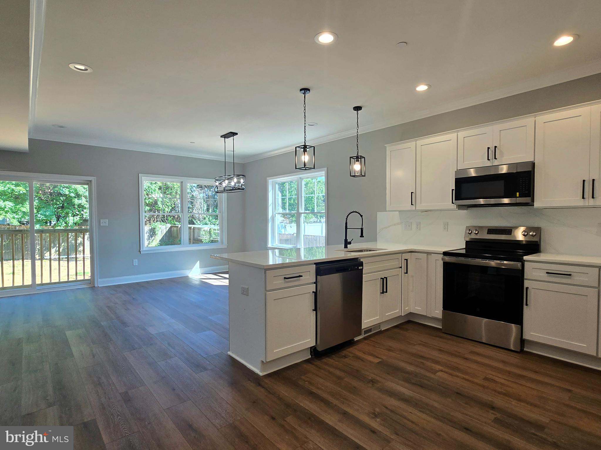 259 Arundel Road Pasadena, MD 21122 - Photo 3 of 10 Open floor concept