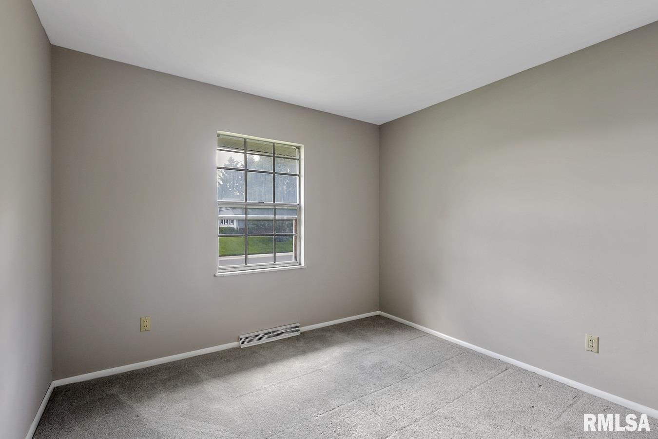 37 Groton Drive Springfield, IL 62702 - Photo 14 of 24 Gallery Image 14