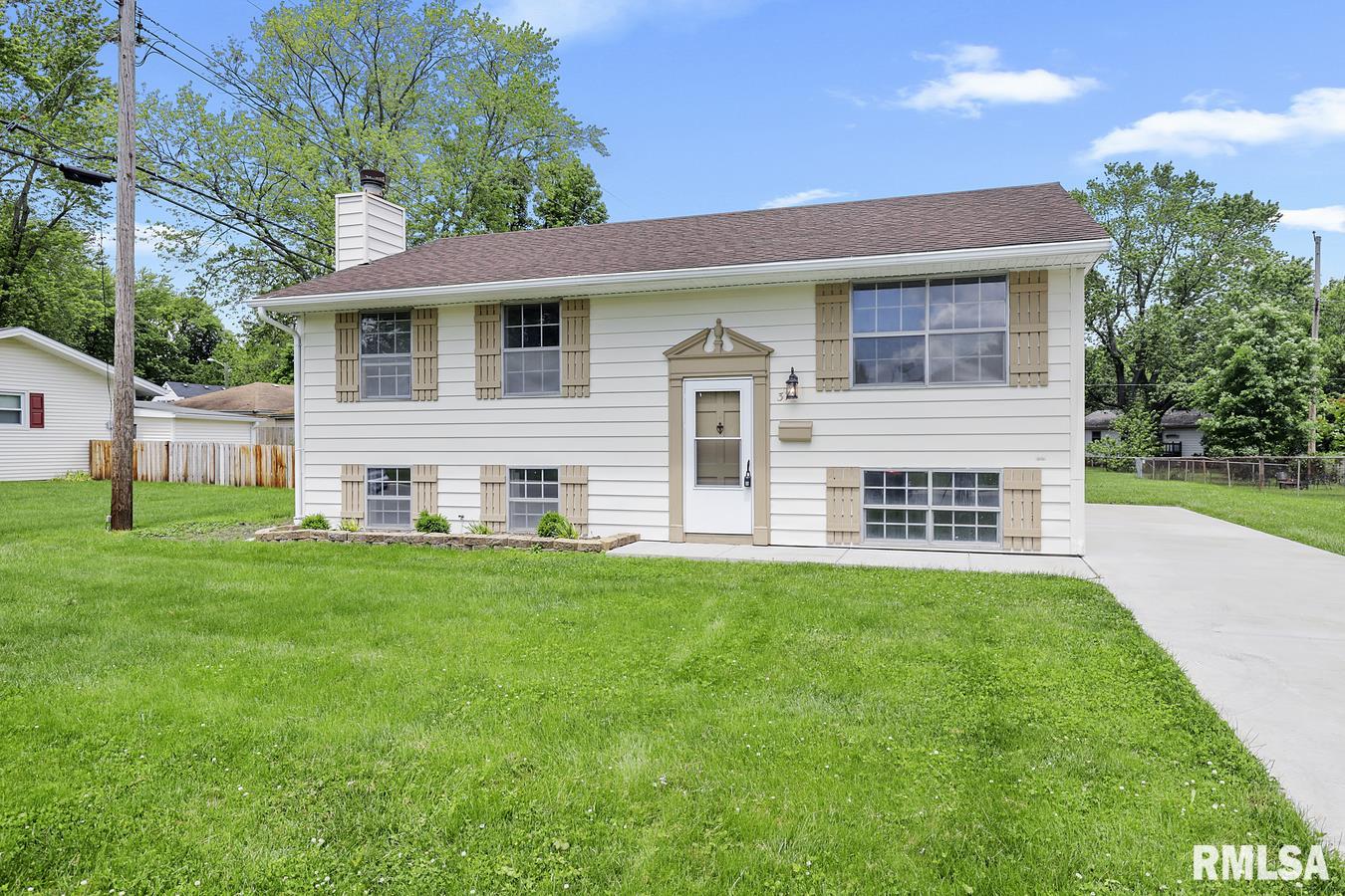 37 Groton Drive Springfield, IL 62702 - Photo 2 of 24 Gallery Image 2