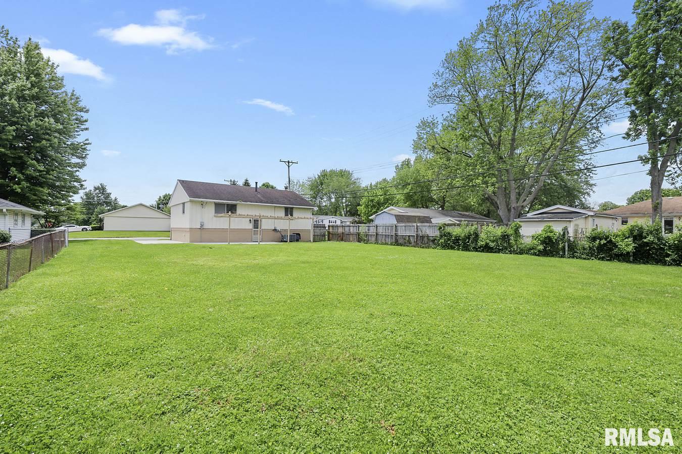 37 Groton Drive Springfield, IL 62702 - Photo 5 of 24 Gallery Image 5