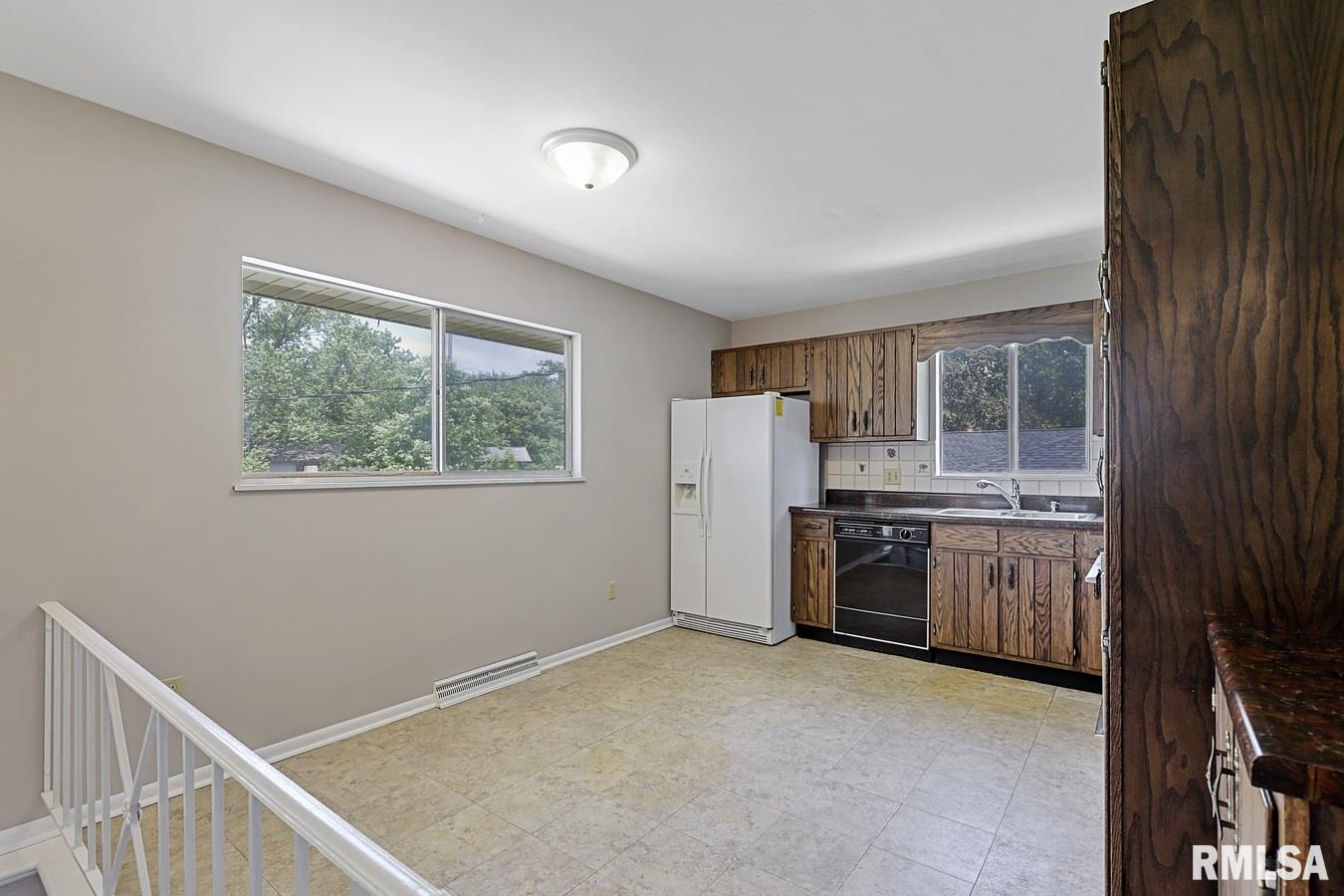 37 Groton Drive Springfield, IL 62702 - Photo 10 of 24 Gallery Image 10
