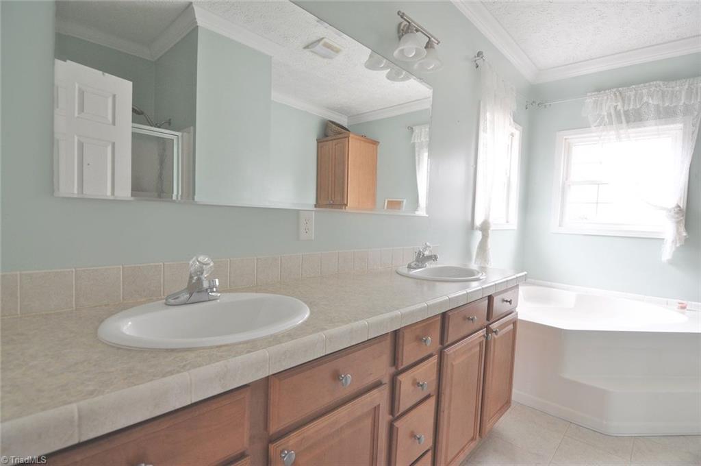 1015 George Hege Road Lexington, NC 27295 - Photo 7 of 17 Gallery Image 7