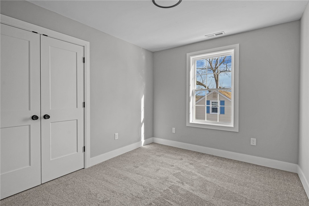 85 Colonial Avenue Cumberland, RI 02864 - Photo 11 of 22