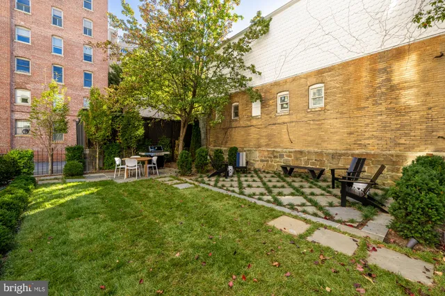 a view of a back yard of the house