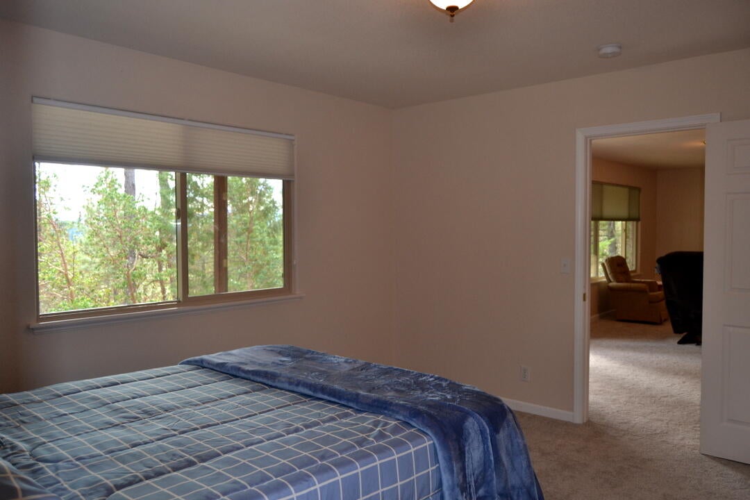 222 Guth Road Grants Pass, OR 97526 - Photo 29 of 48 DSC_3422