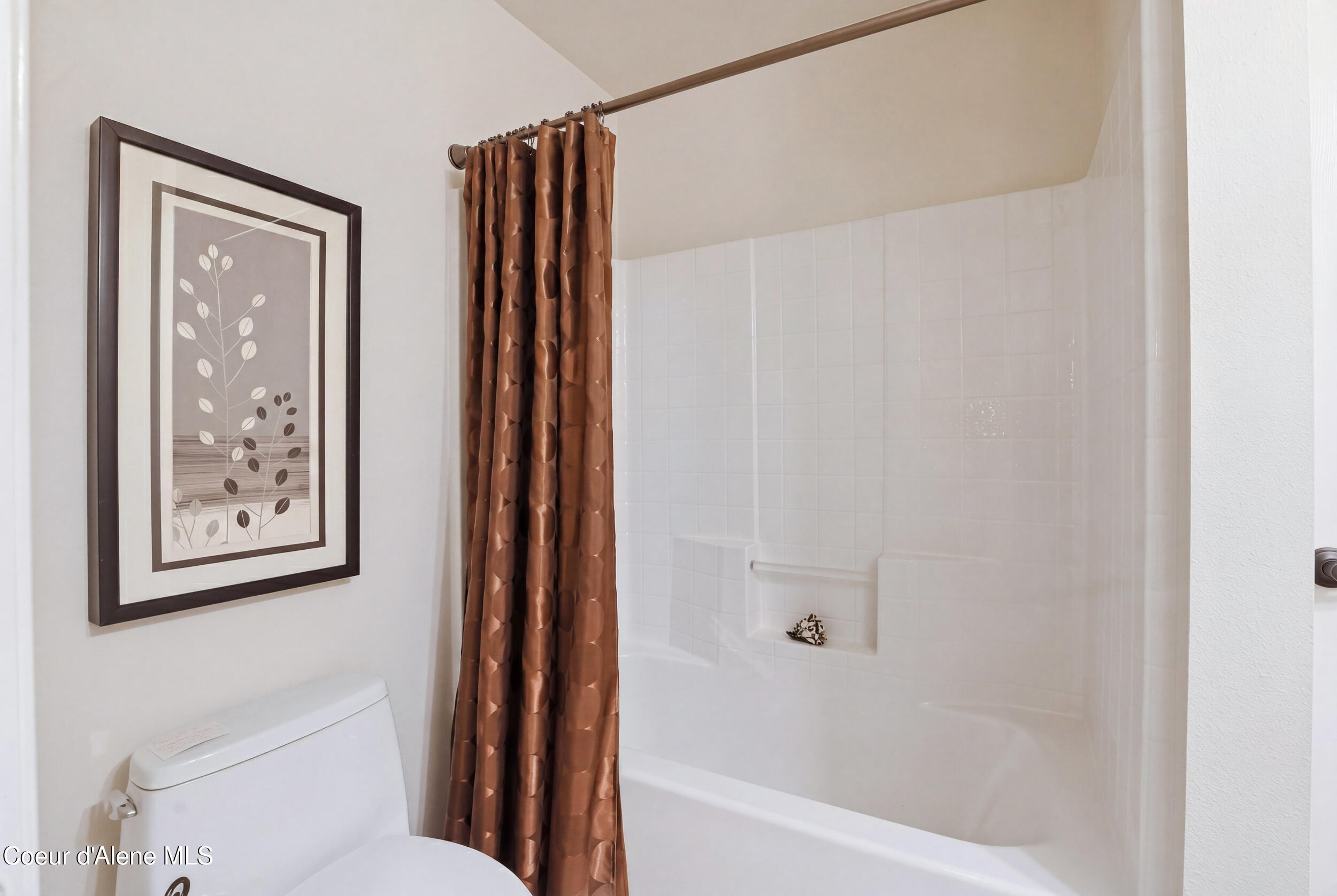 3654 Scotchpine Lane, Unit 2 Coeur D'Alene, ID 83815 - Photo 18 of 62 Guest Bathroom