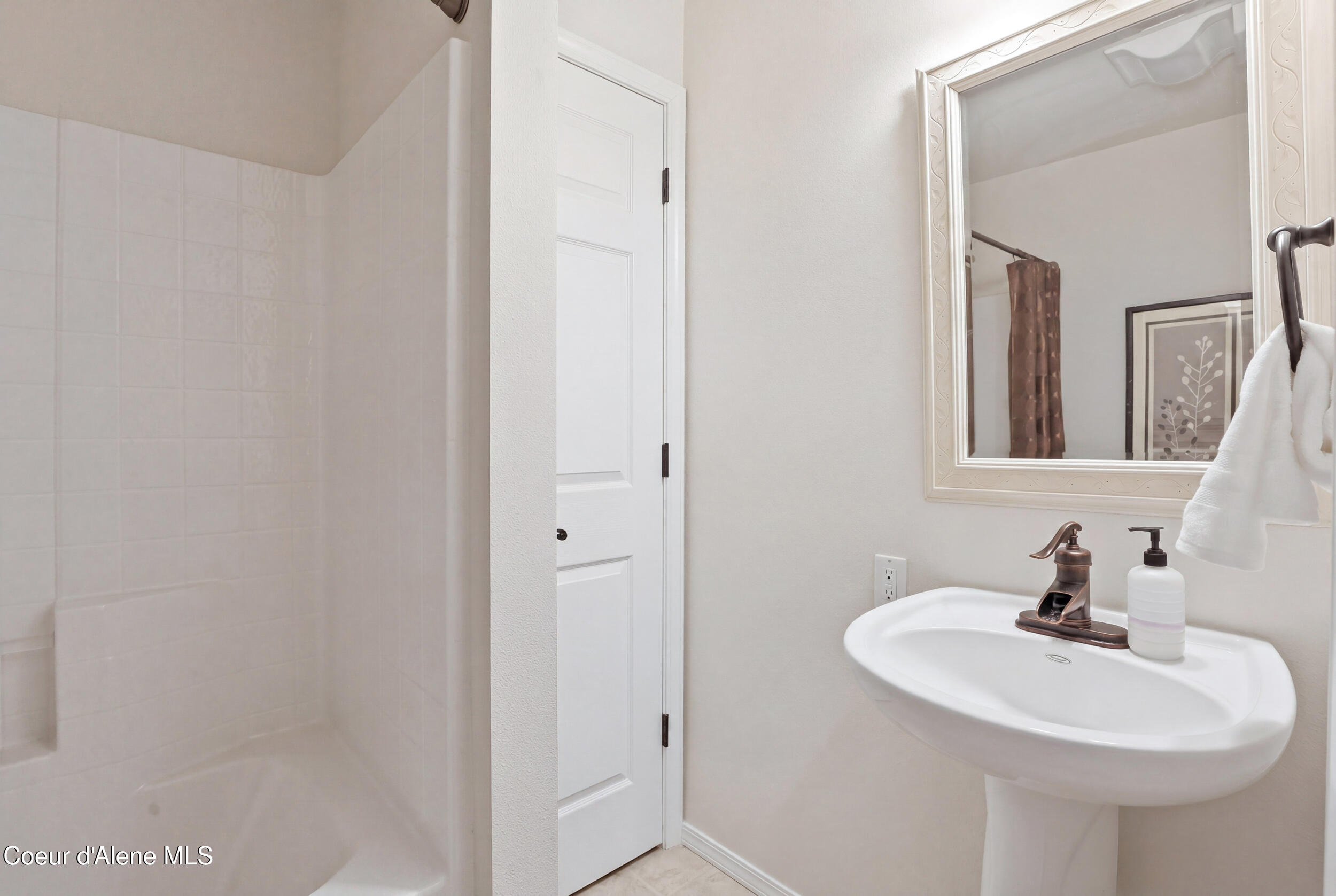 3654 Scotchpine Lane, Unit 2 Coeur D'Alene, ID 83815 - Photo 19 of 62 Guest Bathroom