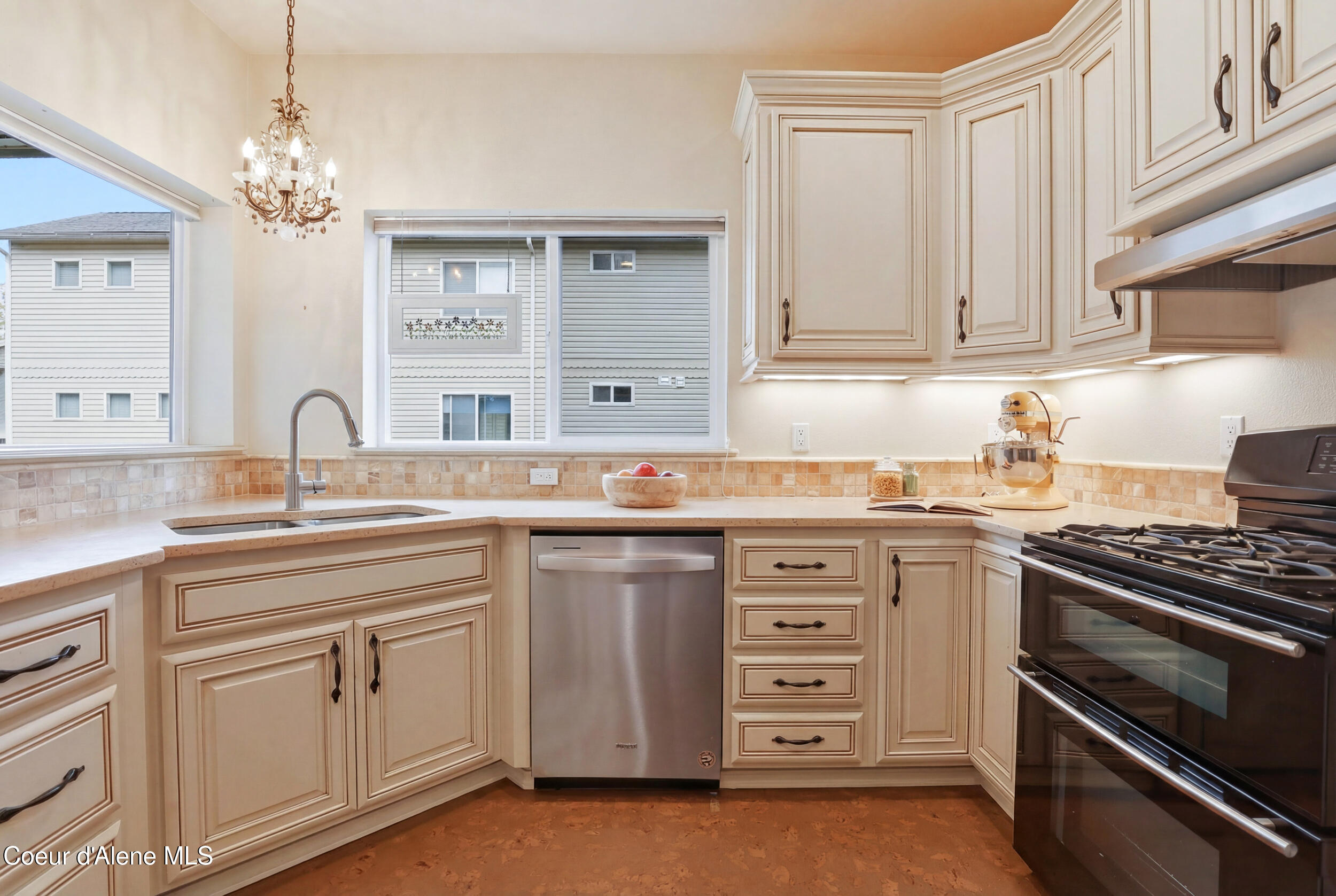 3654 Scotchpine Lane, Unit 2 Coeur D'Alene, ID 83815 - Photo 21 of 62 Kitchen