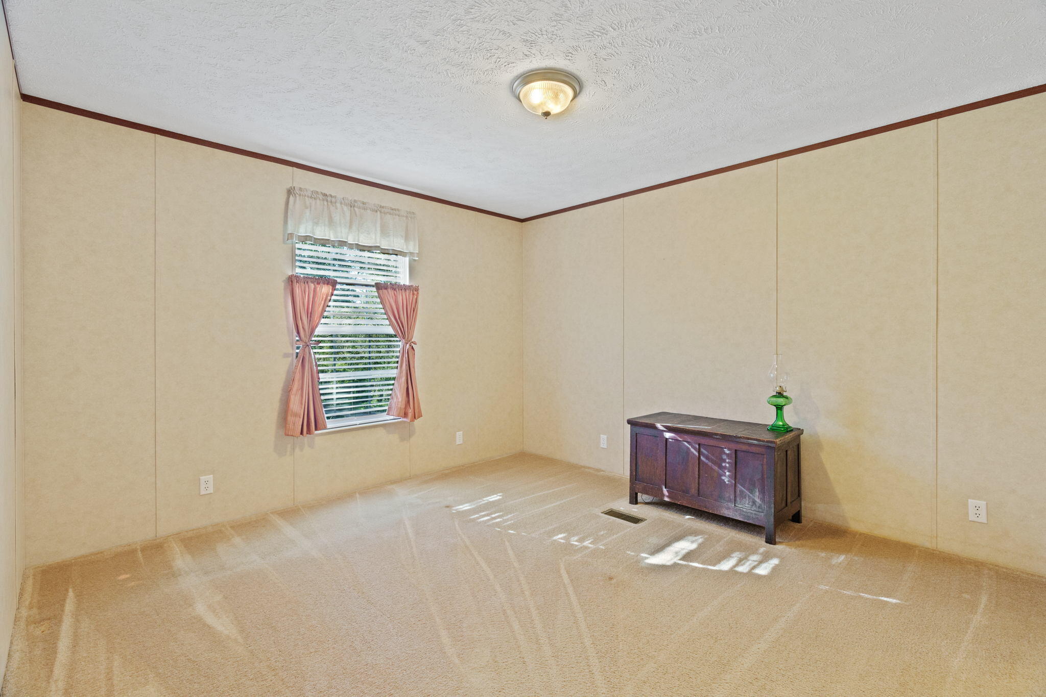 21160 Campground Road Bristol, VA 24202 - Photo 11 of 19 10-web-or-mls-DSC07158