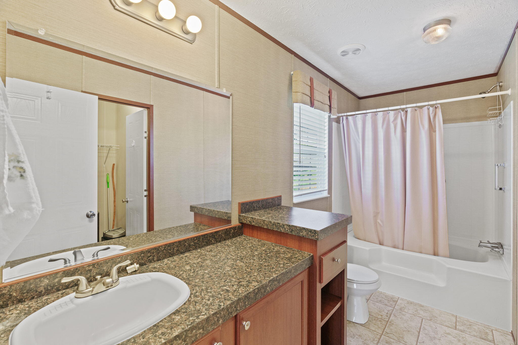 21160 Campground Road Bristol, VA 24202 - Photo 13 of 19 12-web-or-mls-DSC07165