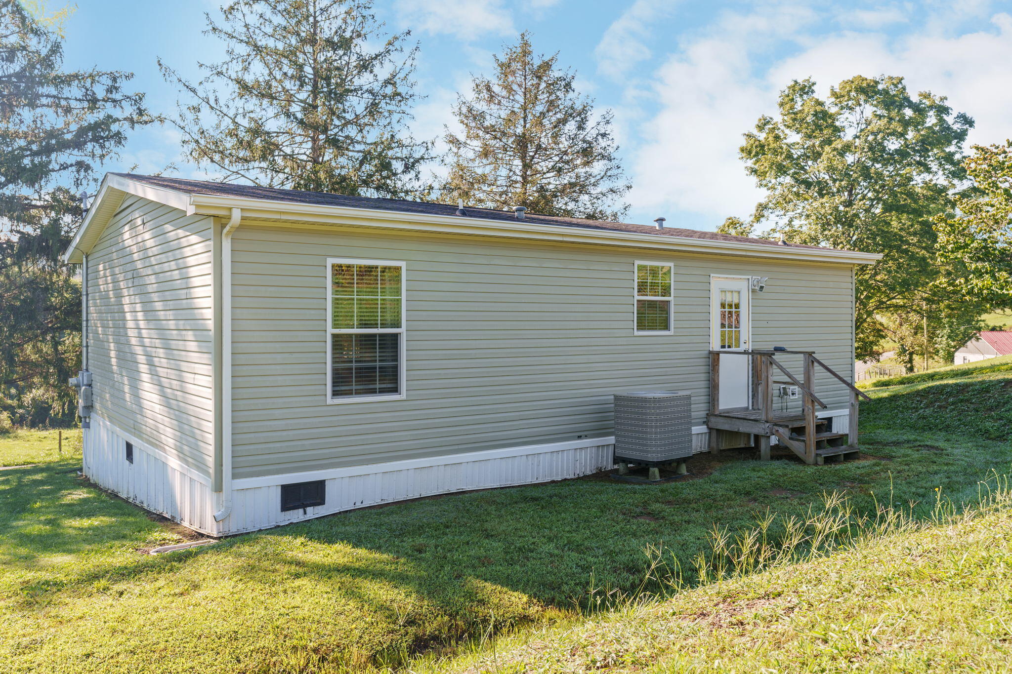 21160 Campground Road Bristol, VA 24202 - Photo 4 of 19 16-web-or-mls-DSC07187