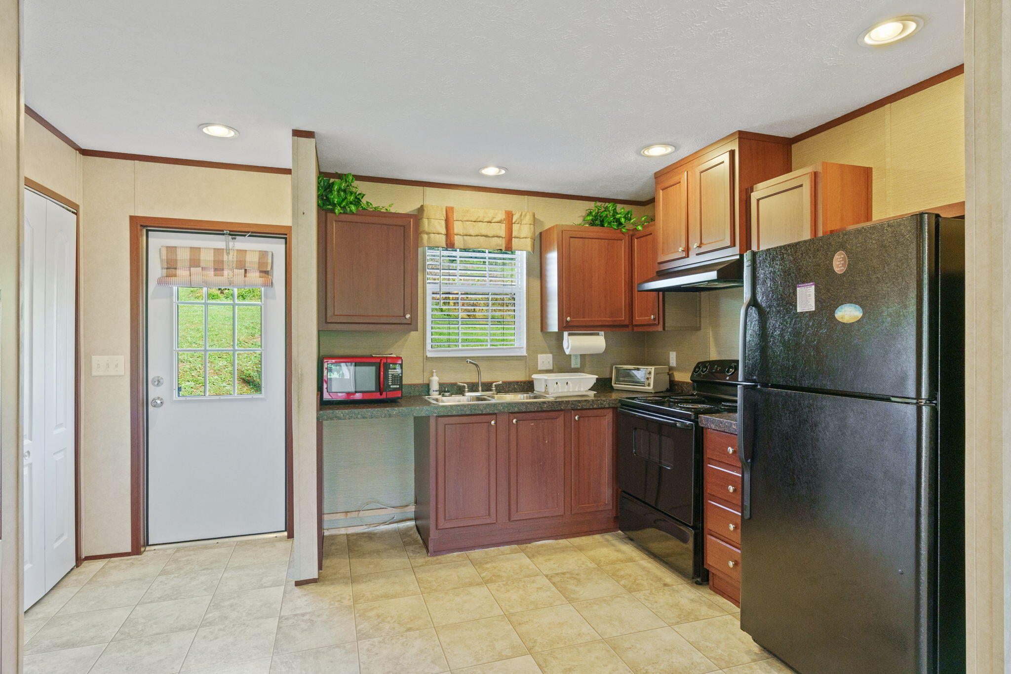 21160 Campground Road Bristol, VA 24202 - Photo 9 of 19 13-web-or-mls-DSC07173