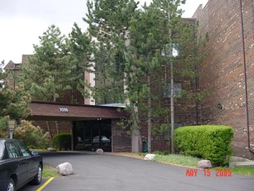$2,000 | 1018 Castilian Court, Unit 302, Glenview, IL 60025