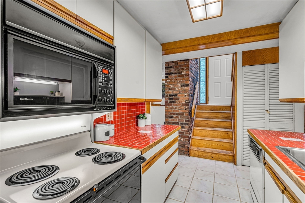 19 Algonquin Road Canton, MA 02021 - Photo 8 of 40