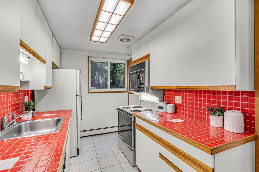 19 Algonquin Road Canton, MA 02021 - Photo 9 of 40