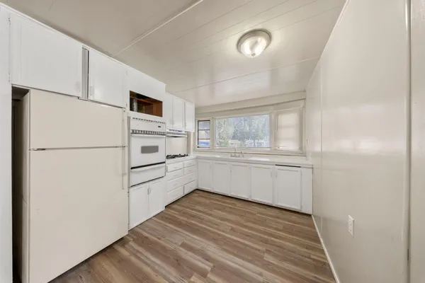 a view of a hallway to rooms