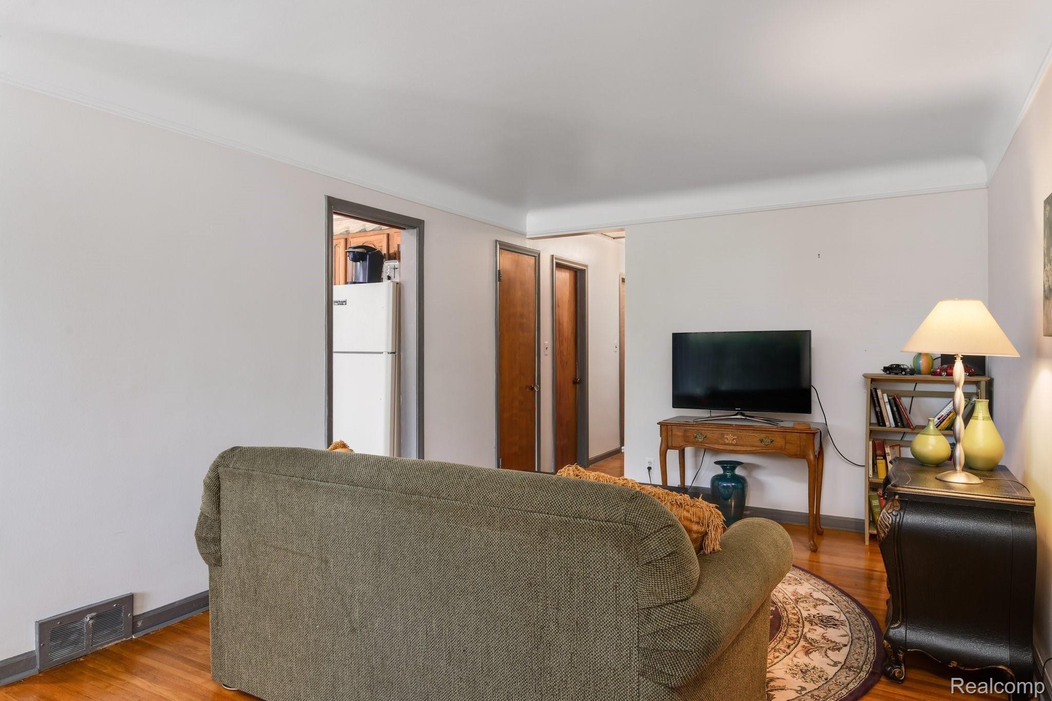 19310 Lahser Road Detroit, MI 48219 - Photo 4 of 25 Gallery Image 4