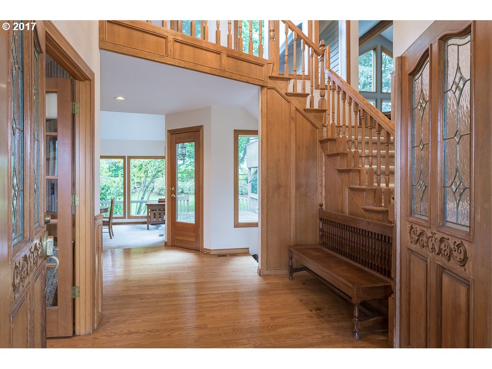 23177 Southwest Stafford Road Tualatin, OR 97062 - Photo 5 of 32 Entrance/Foyer
