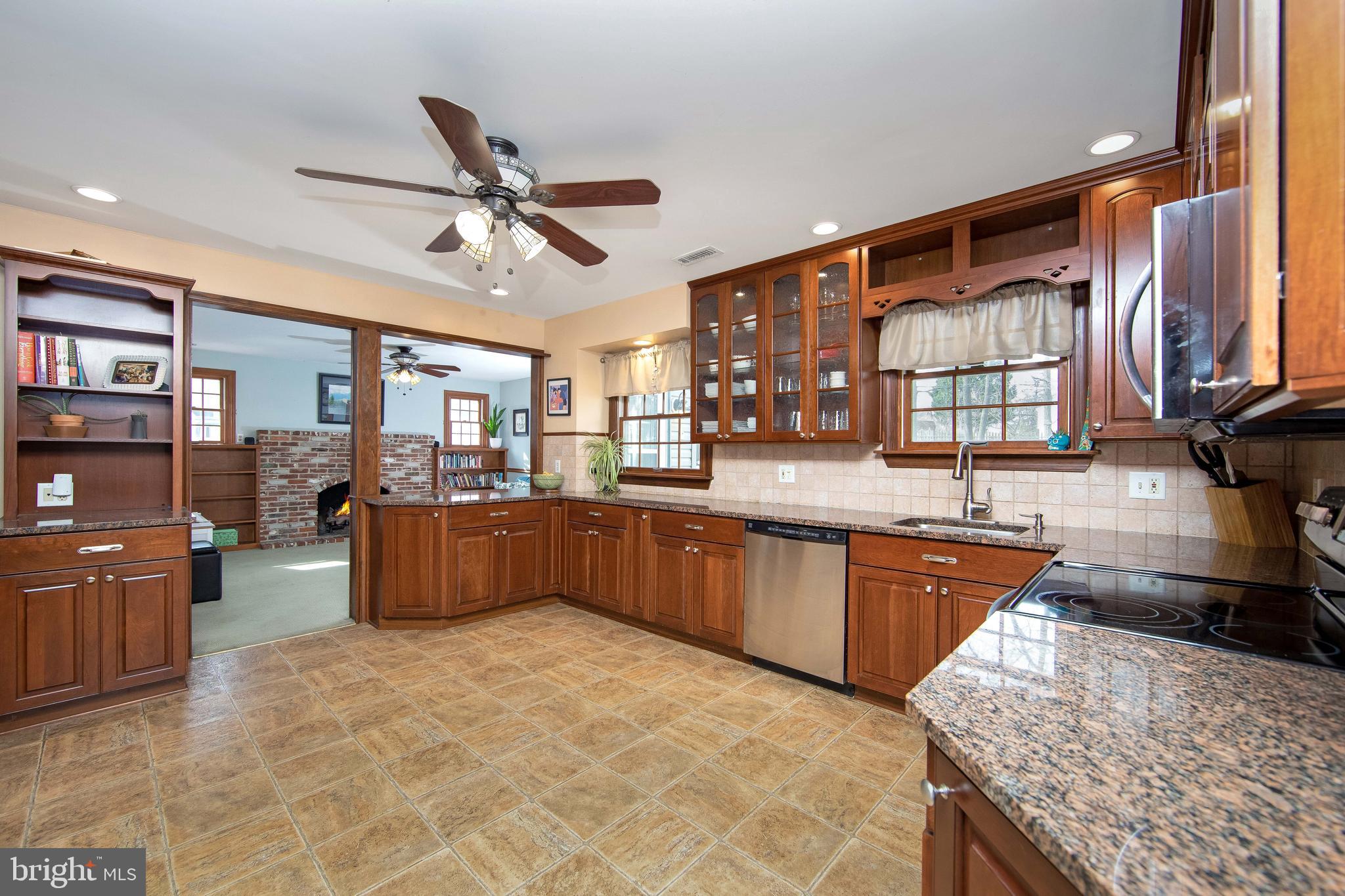 8 Mariner Drive Sewell, NJ 08080 - Photo 9 of 55