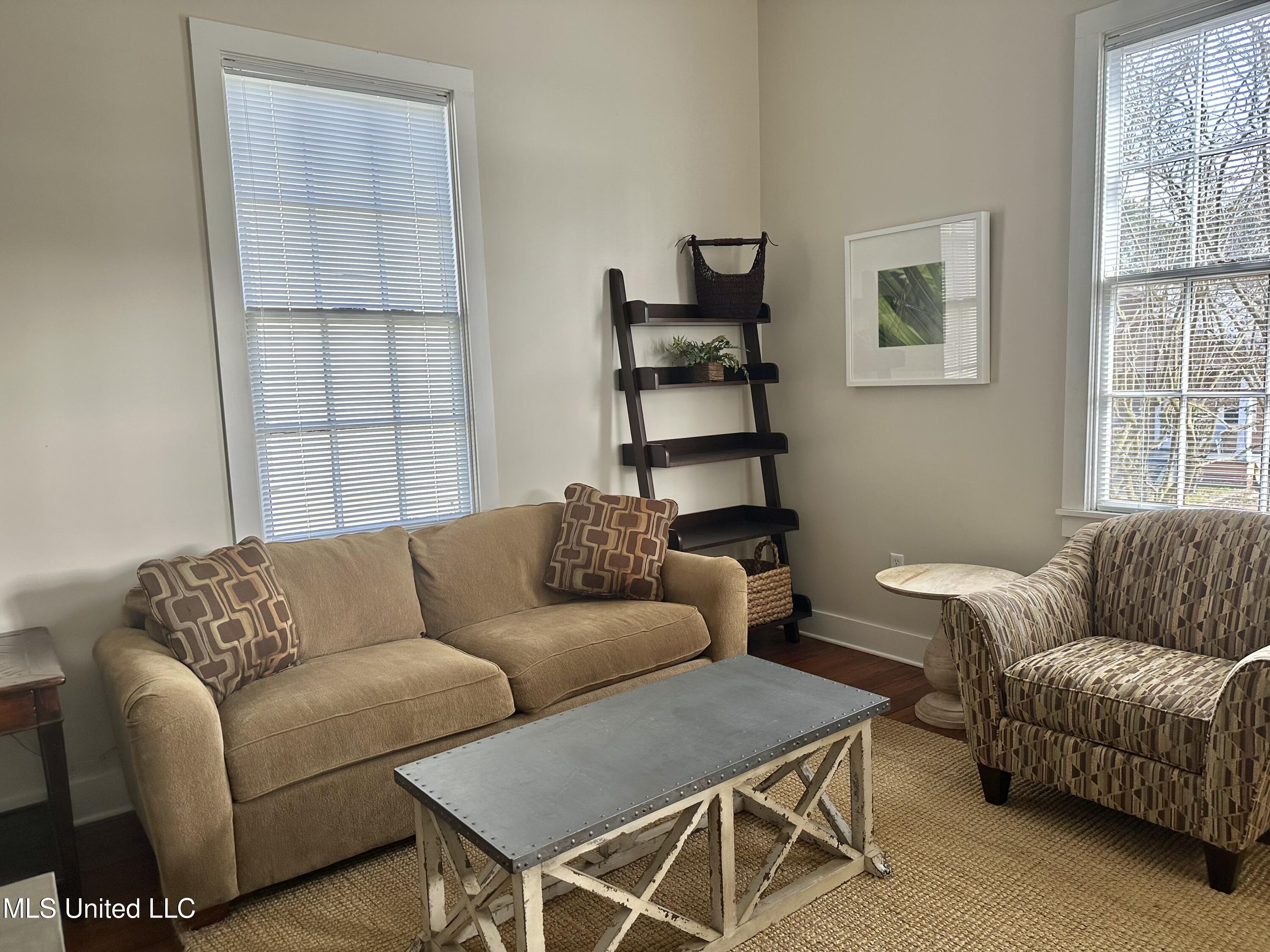 308 North Rankin Street Natchez, MS 39120 - Photo 4 of 32 IMG_3693