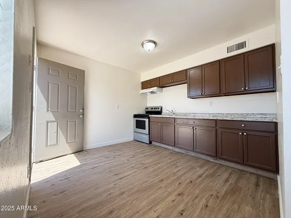 $895 | 5918 West Alice Avenue, Unit 4, Glendale, AZ 85302