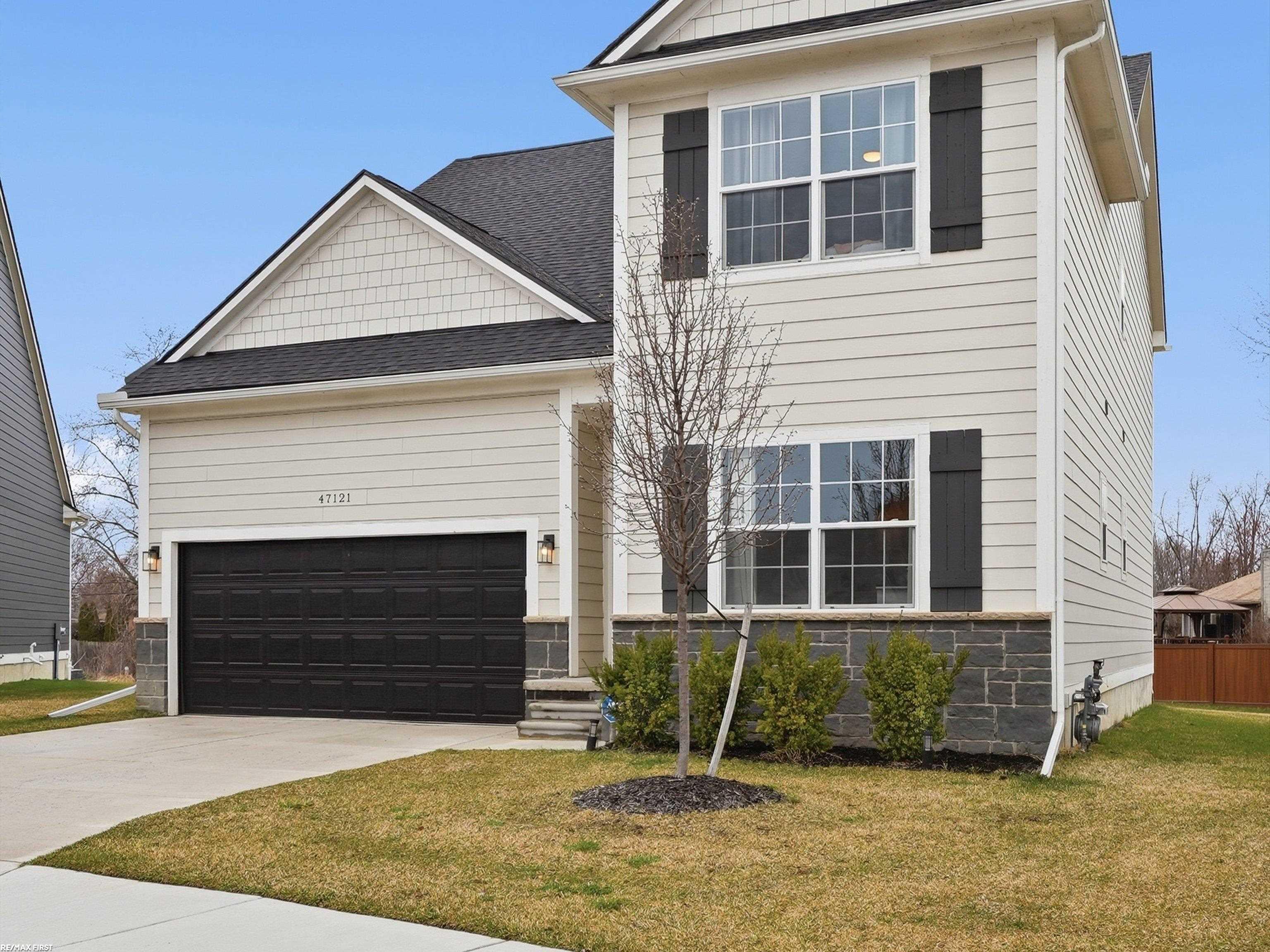 47121 Rosa Court New Baltimore, MI 48047 - Photo 5 of 53 50203723-22938f9e-e0ae-470a-a241-e0c3f6253a29.JPG