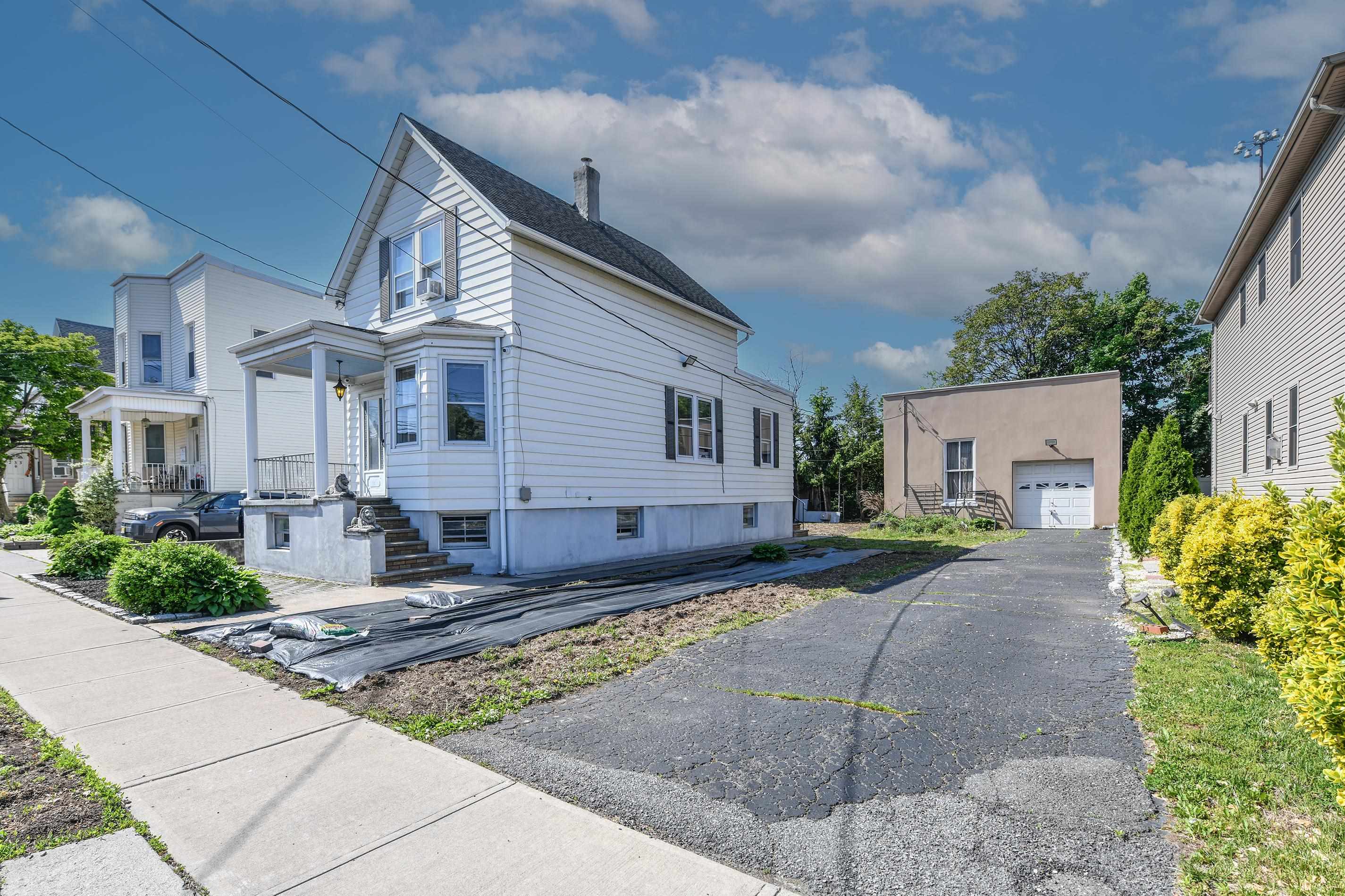 241 Maple Street Secaucus, NJ 07094 - Photo 29 of 34