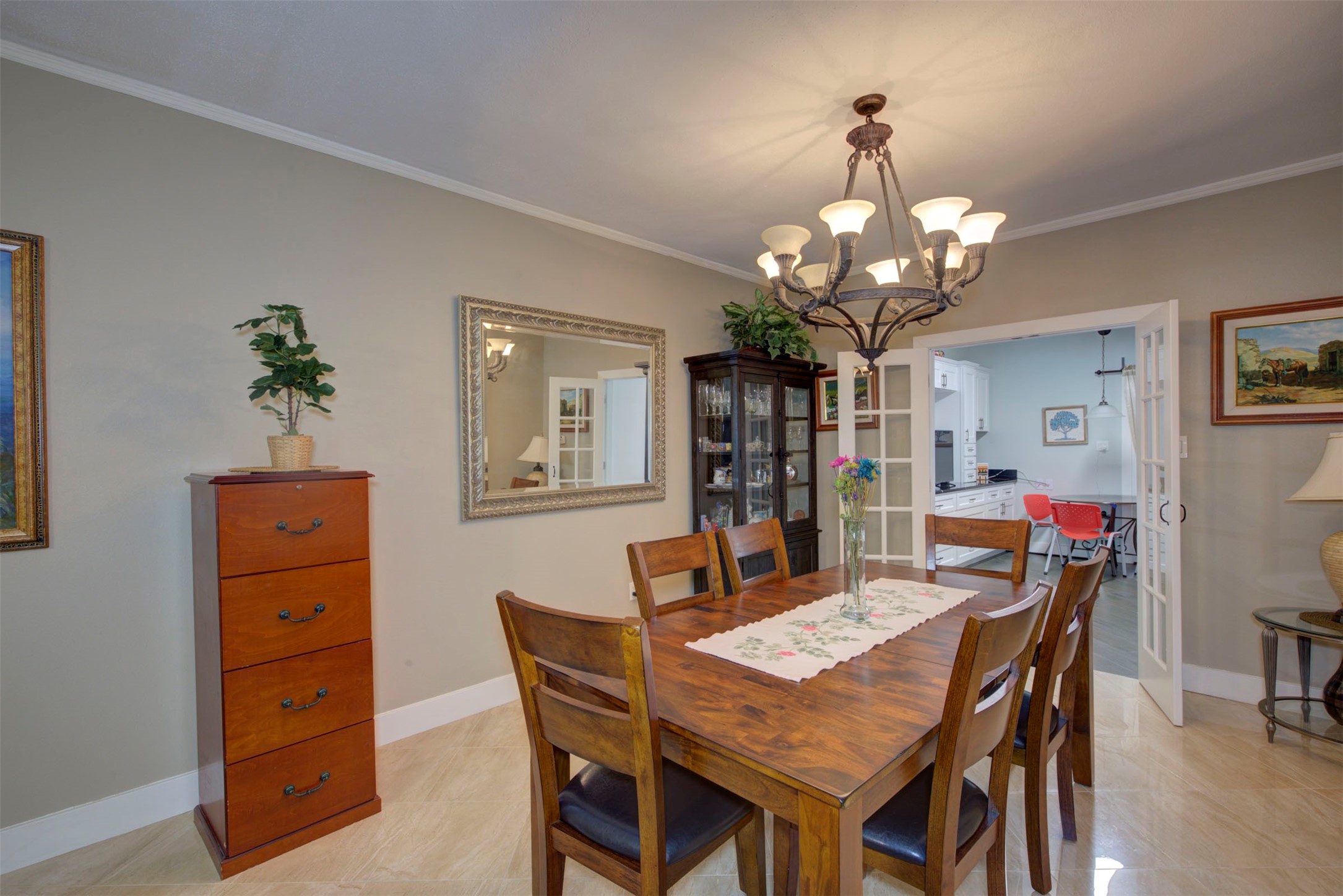 840 Threadneedle Street, Unit 208 Houston, TX 77079 - Photo 14 of 31 a view of a dining room with furniture and chandelier