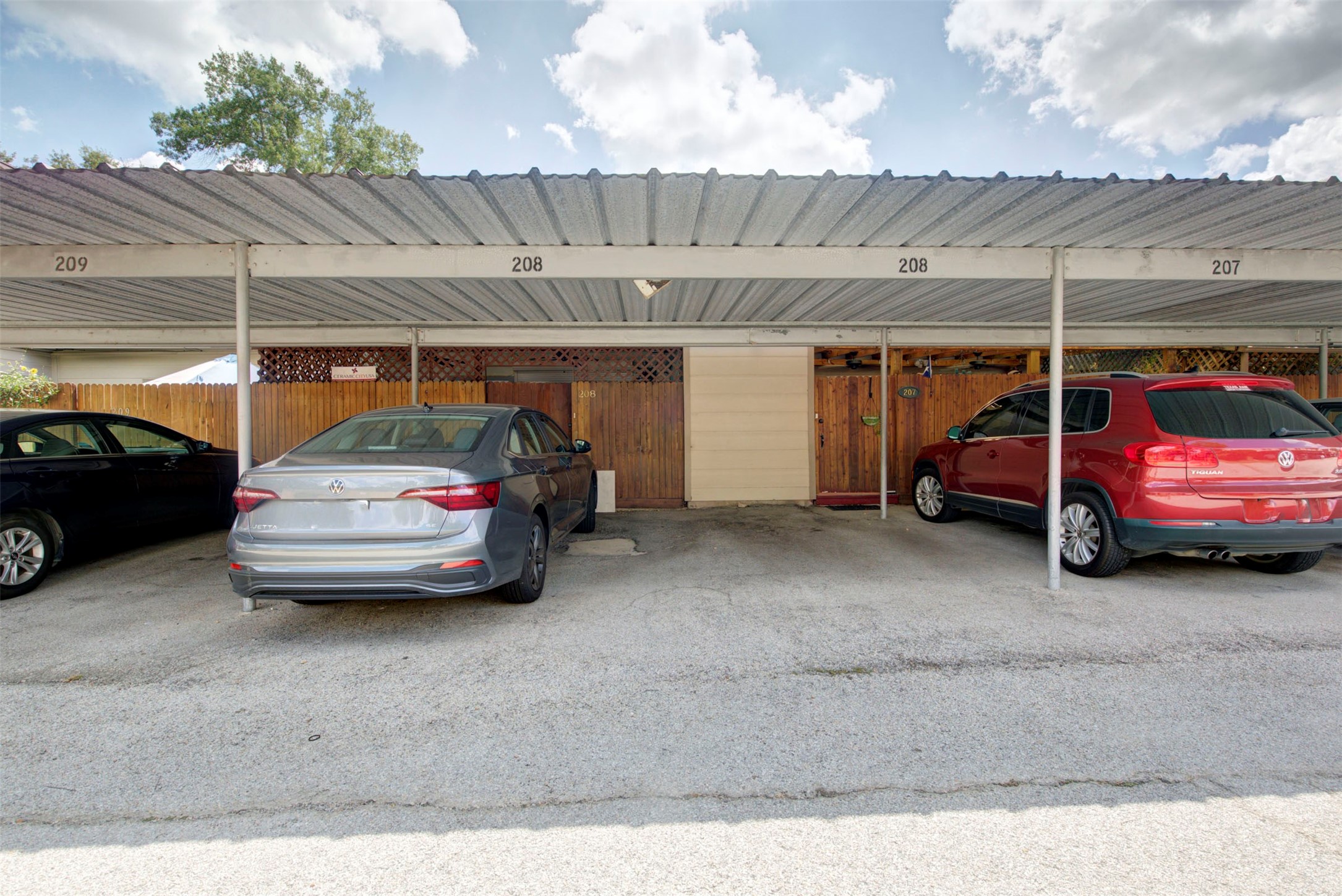 840 Threadneedle Street, Unit 208 Houston, TX 77079 - Photo 28 of 31 a view of parking garage with cars