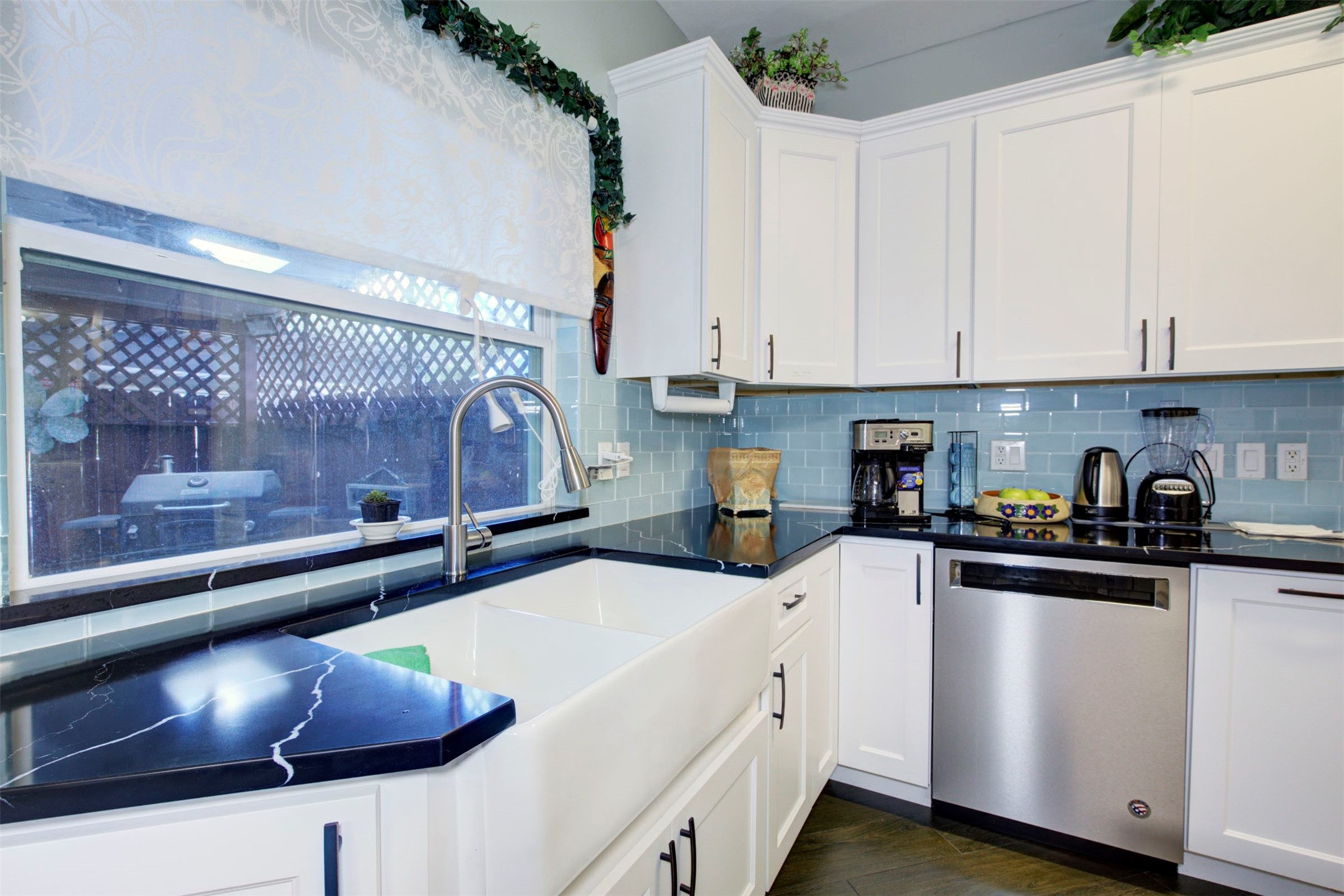 840 Threadneedle Street, Unit 208 Houston, TX 77079 - Photo 4 of 31 a kitchen with stainless steel appliances a stove a sink and white cabinets