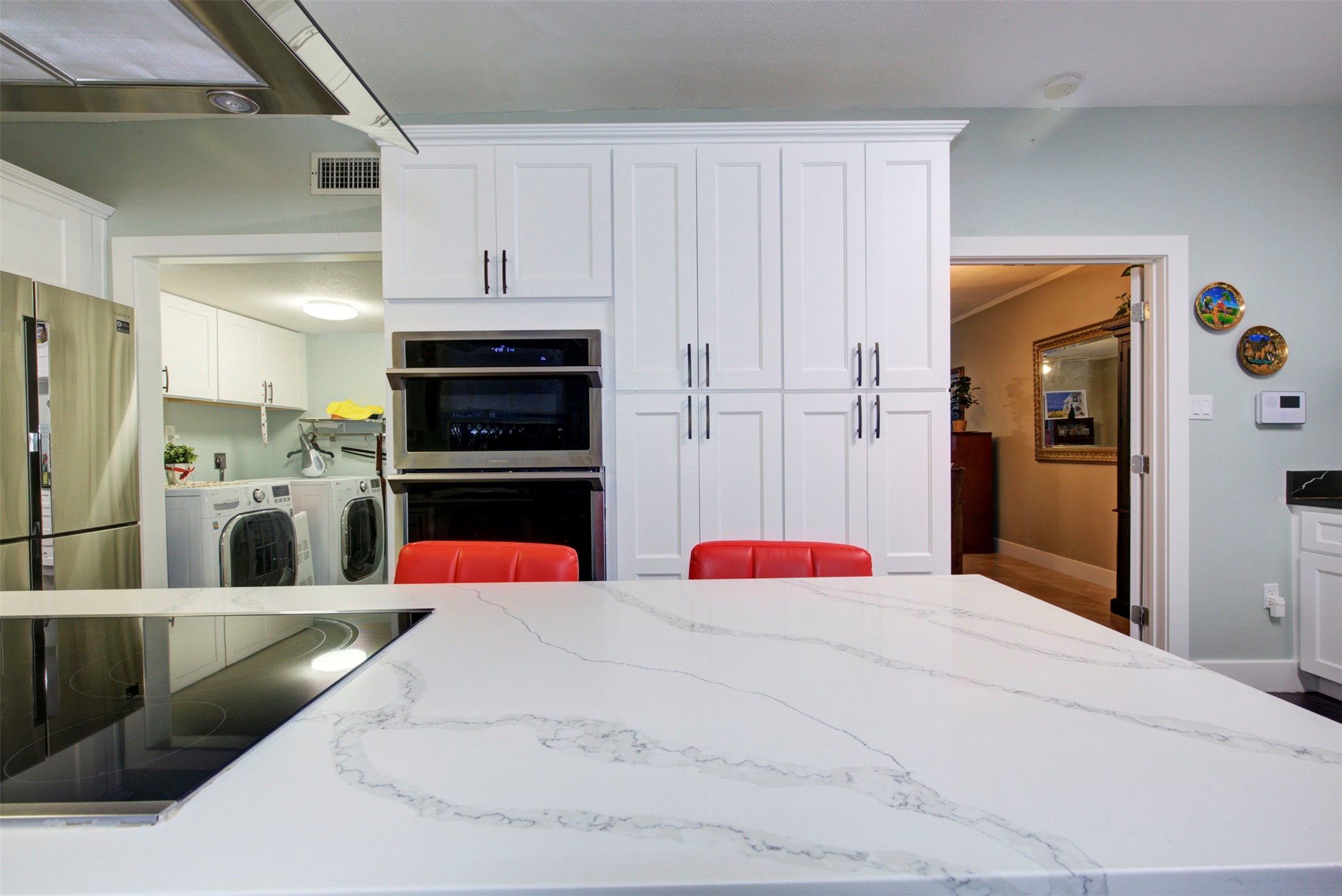 840 Threadneedle Street, Unit 208 Houston, TX 77079 - Photo 6 of 31 a bed room with a bed and a television