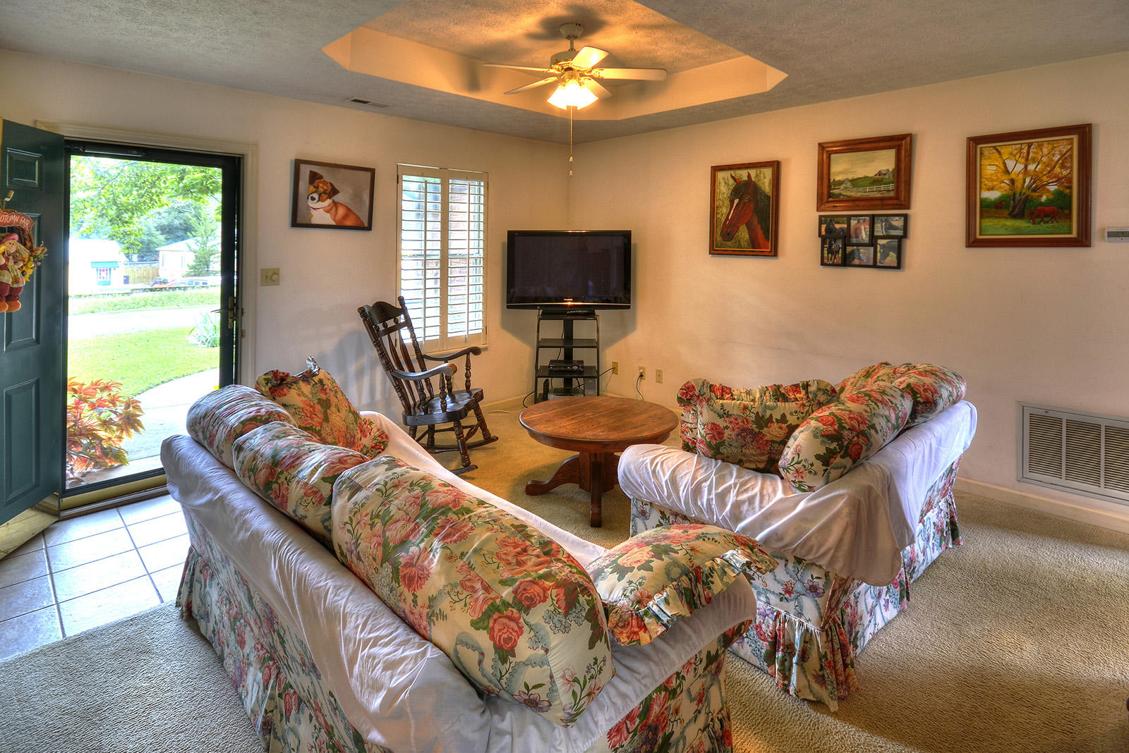 1423 Ebenezer Road Knoxville, TN 37922 - Photo 3 of 23 Living Room
