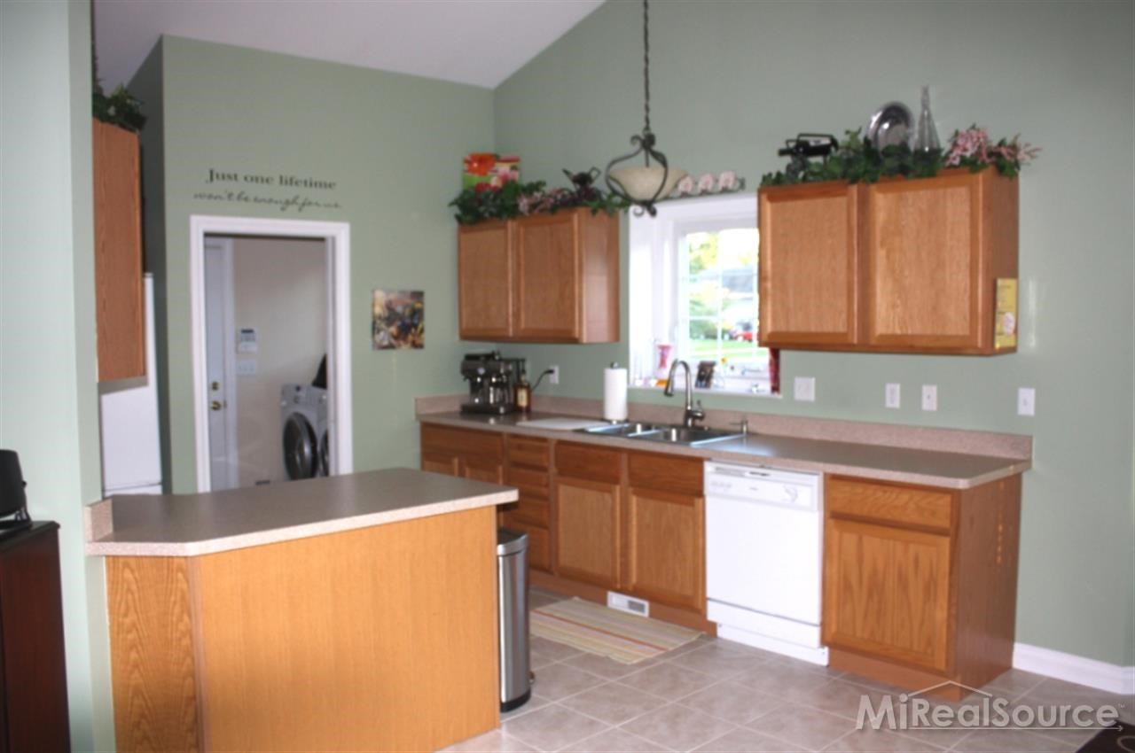 20 Rella Rae Avenue Marysville, MI 48040 - Photo 4 of 24 31164284-3.JPG