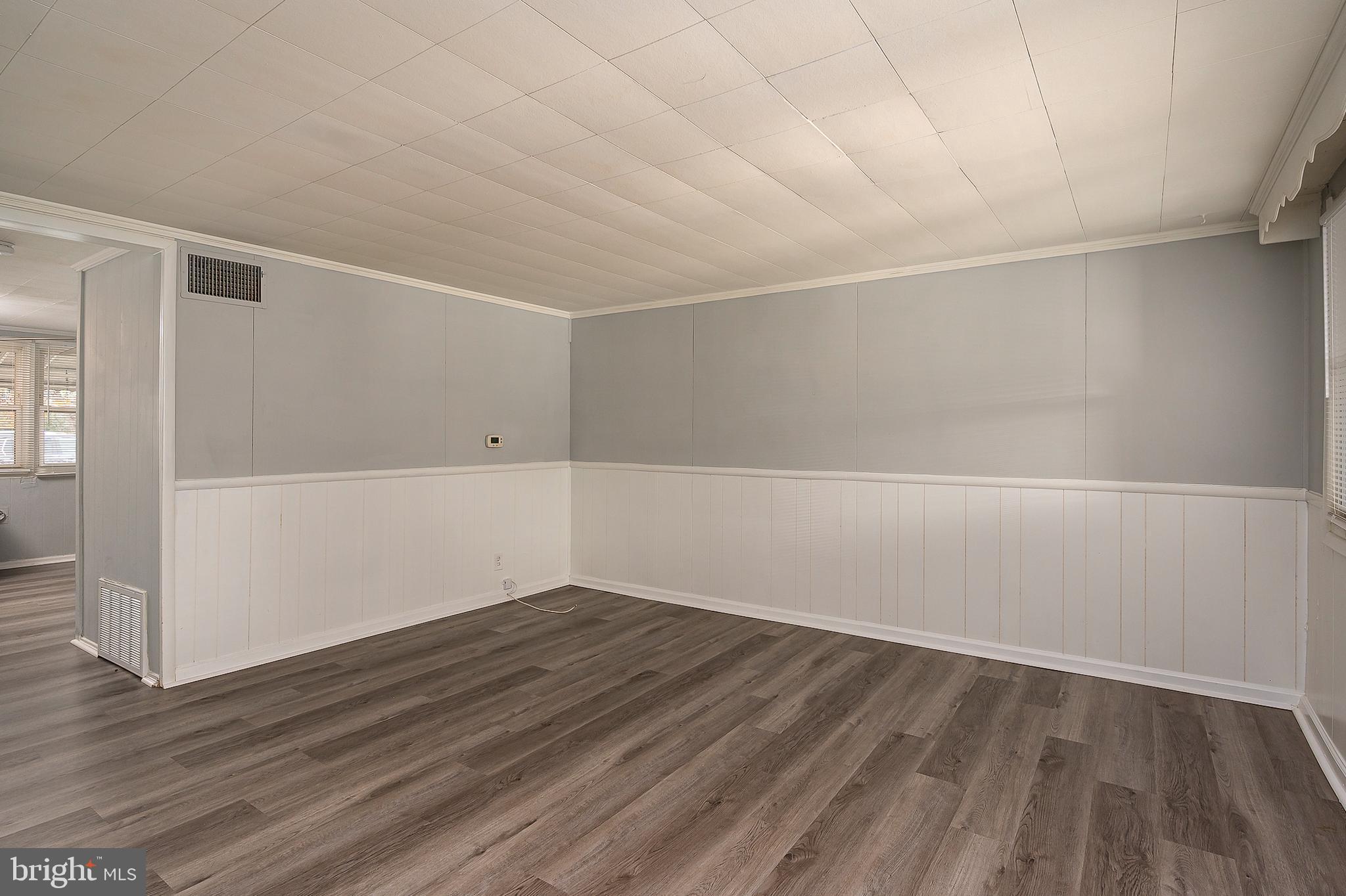 3167 Bero Road Lansdowne, MD 21227 - Photo 9 of 22 Living Room