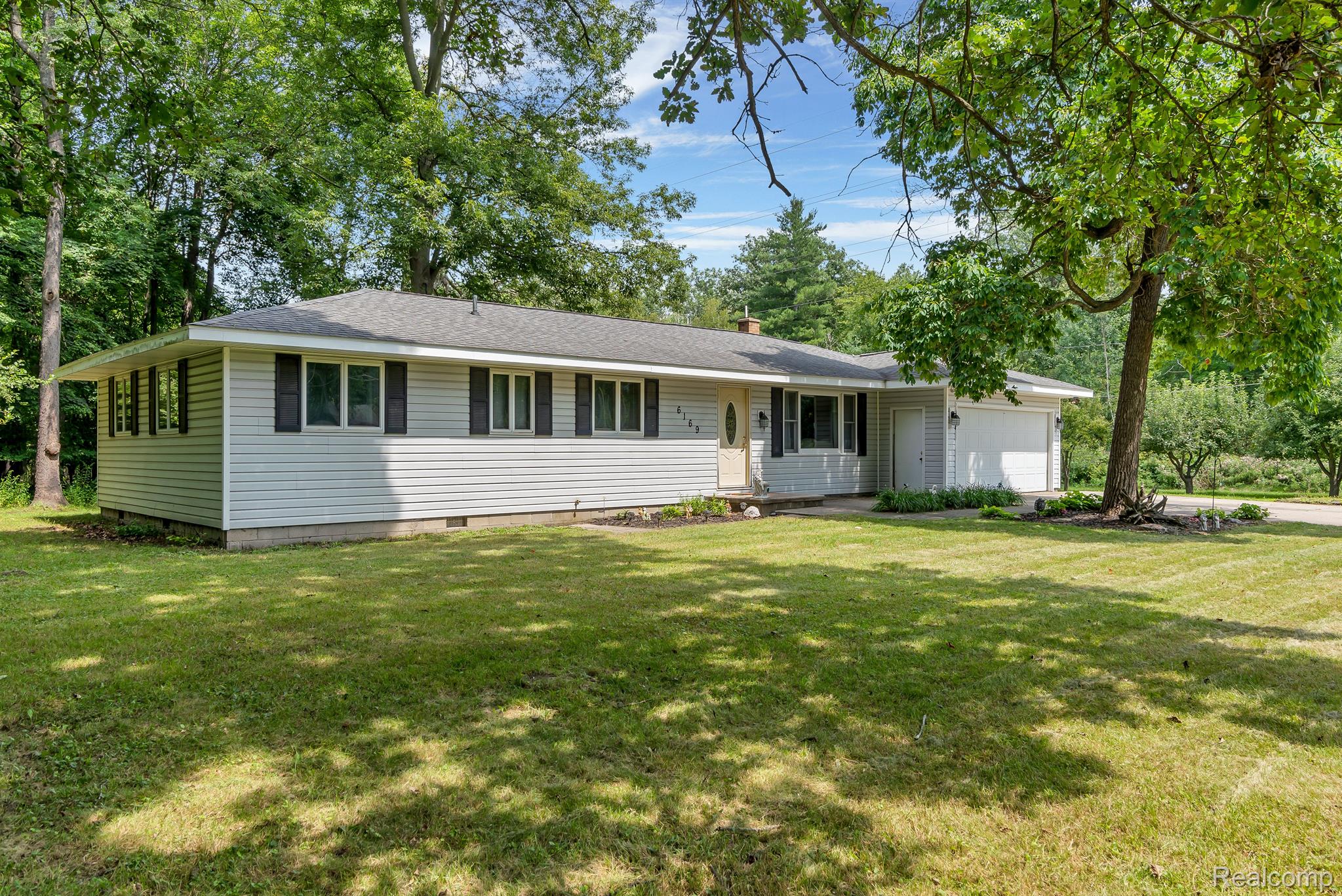 6169 Jade Road Bridgeport, MI 48722 - Photo 4 of 31 Gallery Image 4
