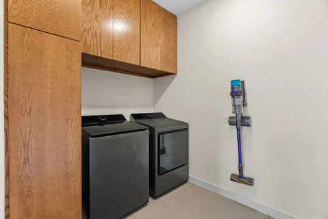 $1,300,000 | 1 Sparrowglen Lane, The Hills, TX 78738