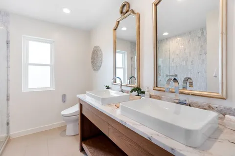 $1,300,000 | 1 Sparrowglen Lane, The Hills, TX 78738