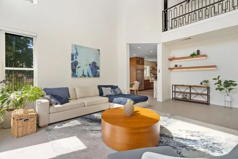 $1,300,000 | 1 Sparrowglen Lane, The Hills, TX 78738